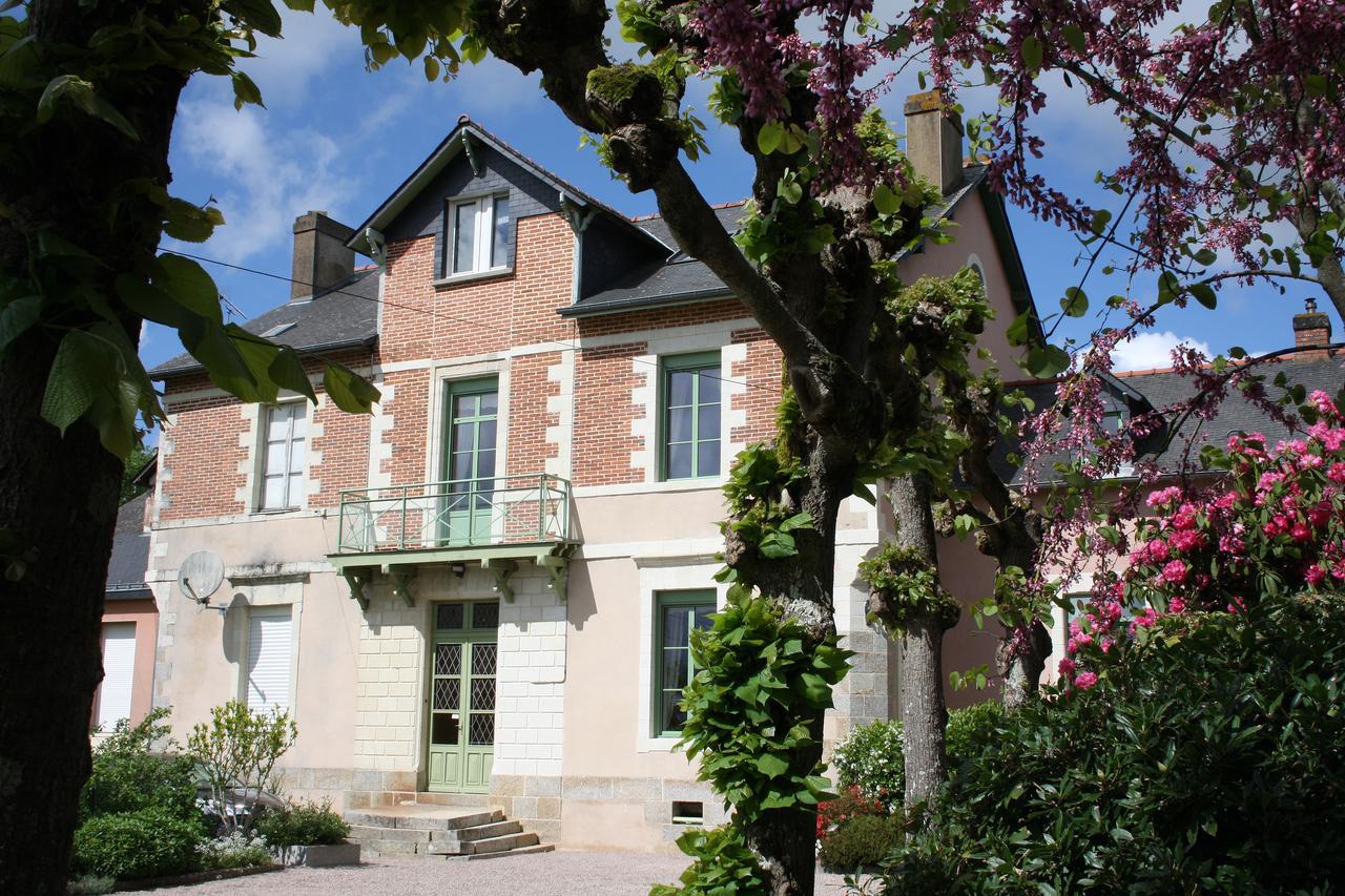 Chambres D'Hotes Du Chalet De Caharet Pipriac ภายนอก รูปภาพ
