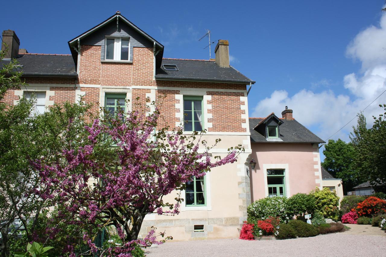 Chambres D'Hotes Du Chalet De Caharet Pipriac ภายนอก รูปภาพ