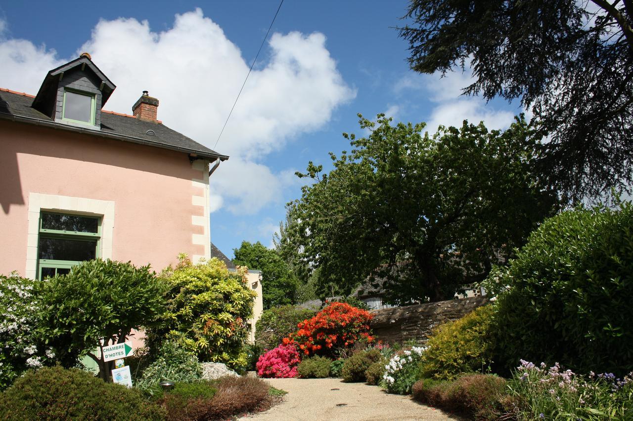 Chambres D'Hotes Du Chalet De Caharet Pipriac ภายนอก รูปภาพ