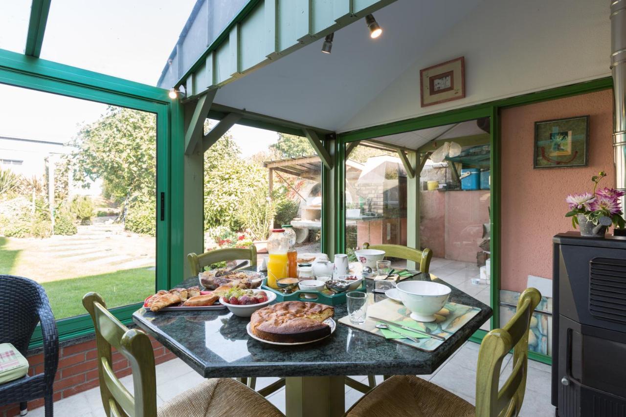 Chambres D'Hotes Du Chalet De Caharet Pipriac ภายนอก รูปภาพ